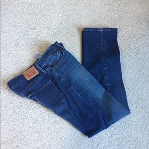 NWOT Slimming Straight Jeans sz 27